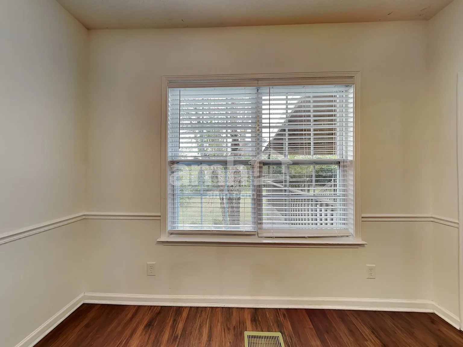 3 bed, 2.0 bath, 2200 sqft, $2,530 — Photo 4