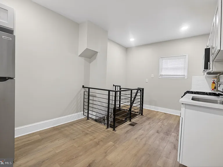 5437 Webster St — Photo 5