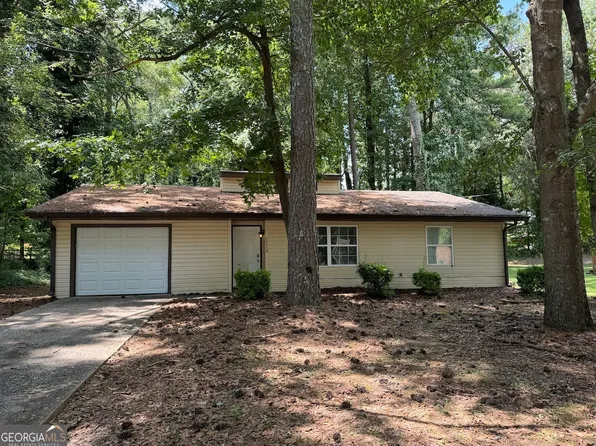 7215 Buck Creek Dr, Fairburn, GA 30213