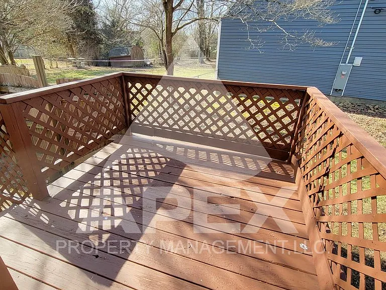 2028 Woodrow Dr — Photo 24