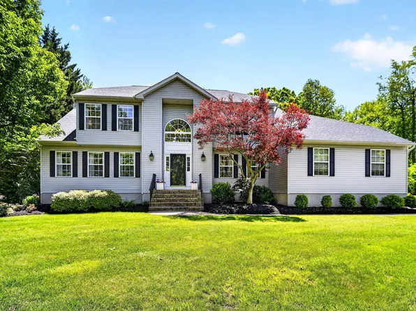 28 Arnold Ln, Robbinsville, NJ 08691