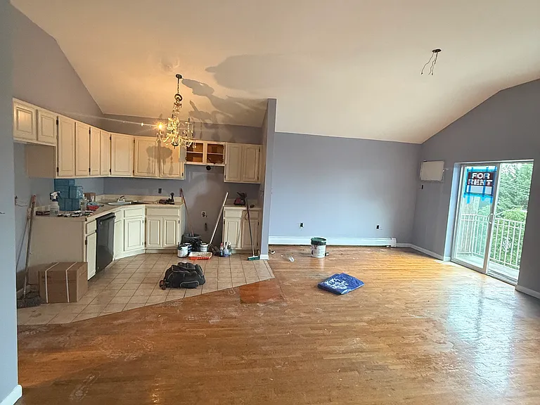 Miles Ave — Photo 1