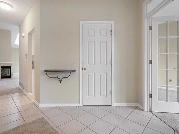 4th image of 5990 Coventry Bend Dr