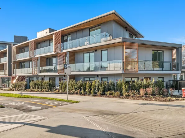 333 Saint Davids Ave #103, North Vancouver, BC V7L 3N7