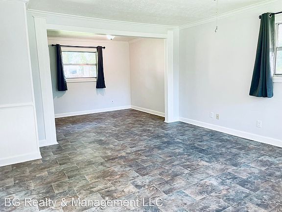3rd image of 109 Birch Hill Dr