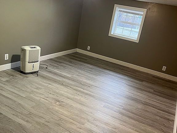2nd image of 930 Herms Hl