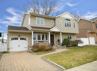 5 Forte Ave, Old Bethpage, NY 11804