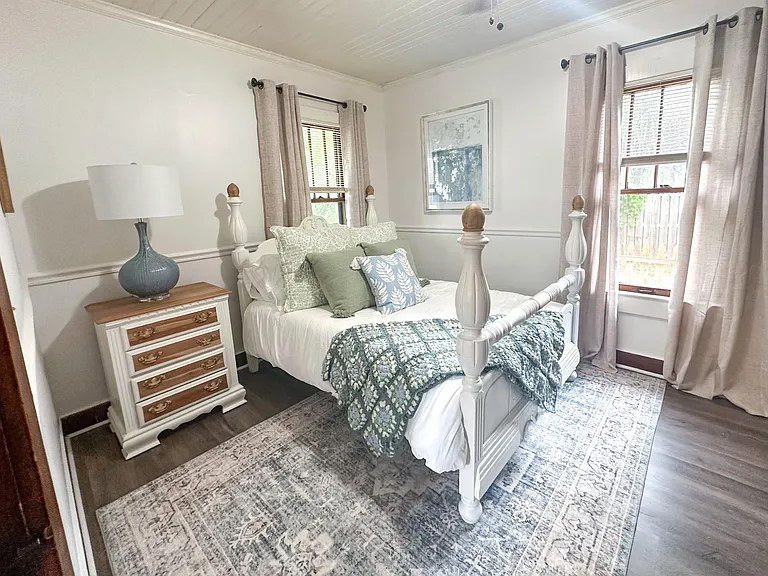 206 Broadmoor Ln — Photo 3