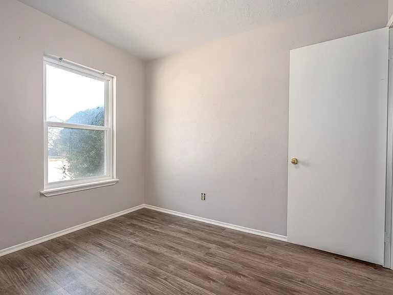 2911 Forest Creek Dr — Photo 24