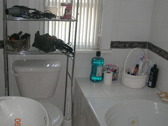 5th image of 10 Frost Ln