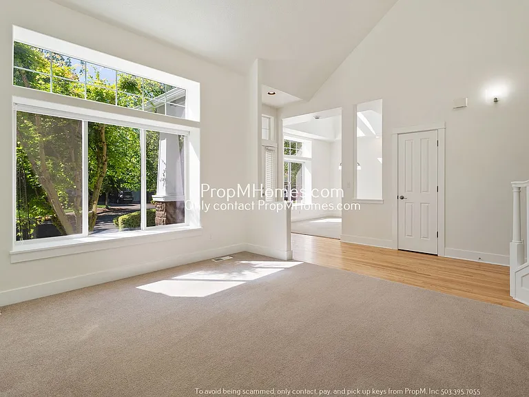 340 SW Delta Dr — Photo 3