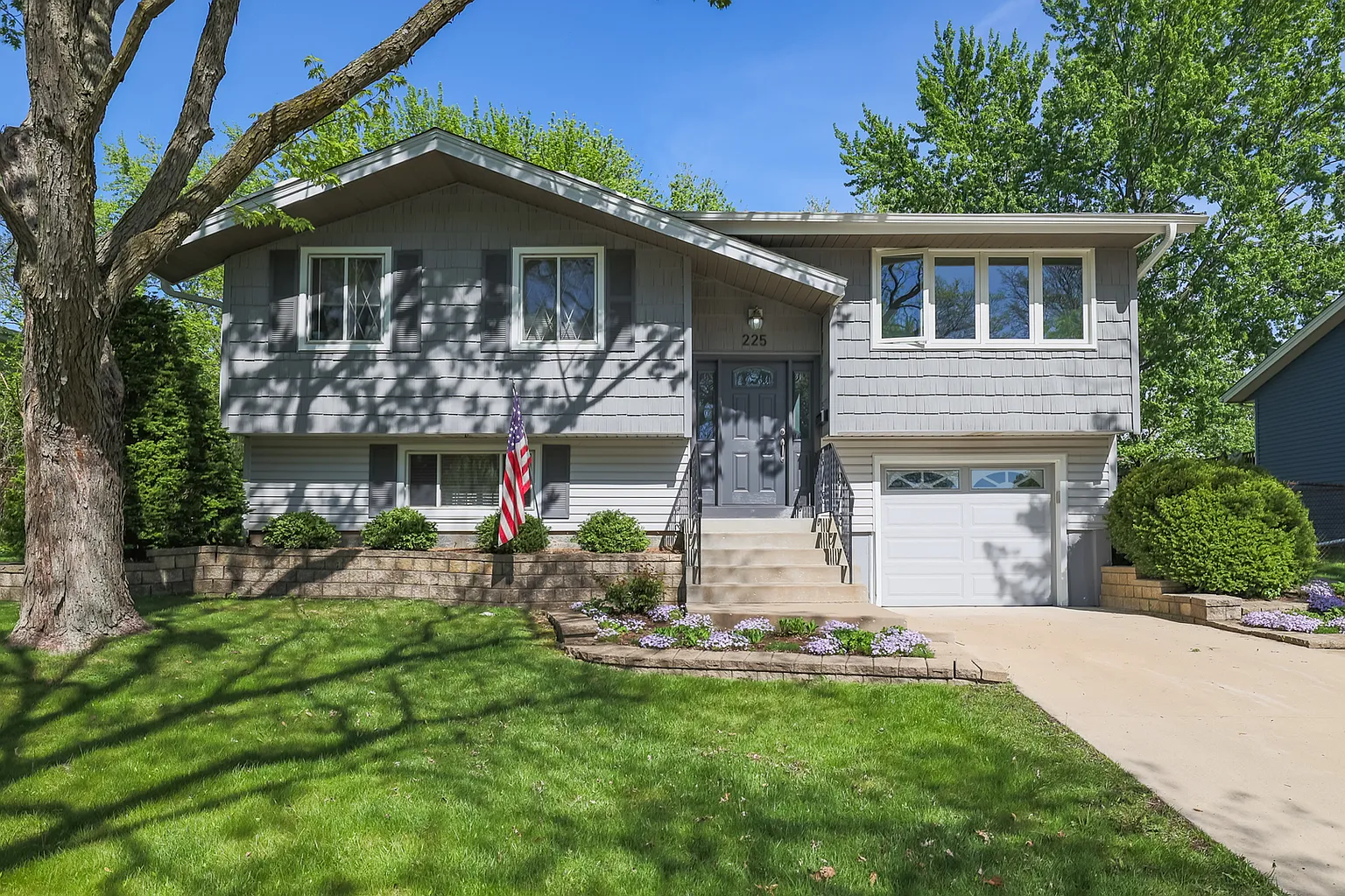225 Williams Dr photo 1