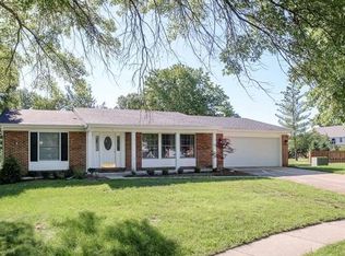 5 Sunny Trail Ct, Ballwin, MO 63011