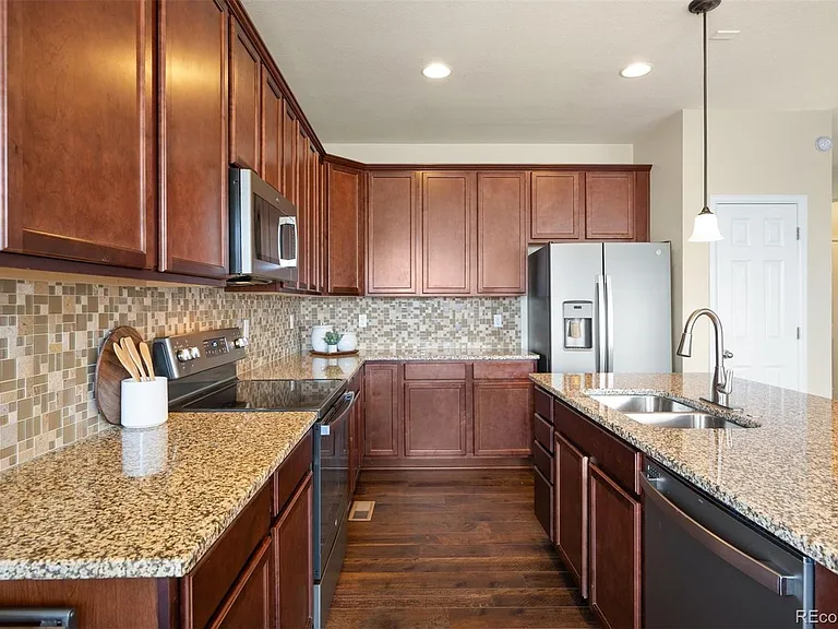 393 Cade St #L — Photo 9