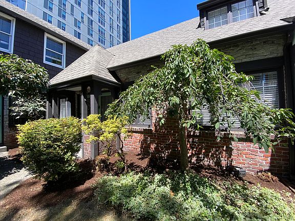 5th image of 4225 Brooklyn Ave NE APT 6