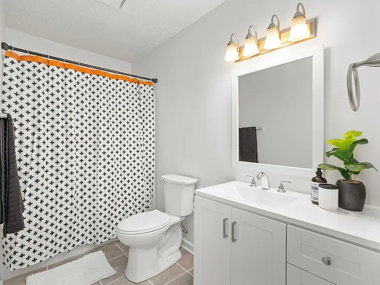 2260 Sunderland Rd #82W — Photo 14