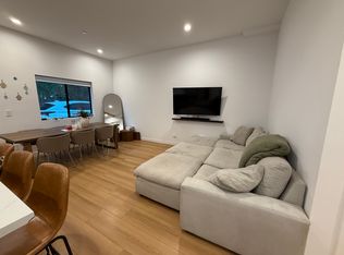 9211 White Oak Ave #A, Northridge, CA 91325