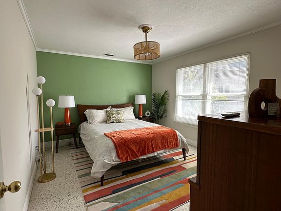 5th image of 206 Gaines Ave