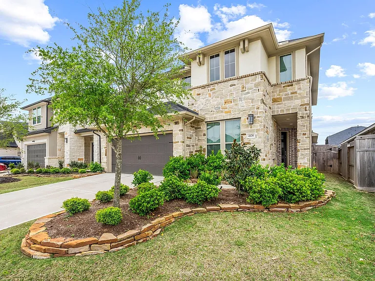 4106 Sherman Oak Ln — Photo 3