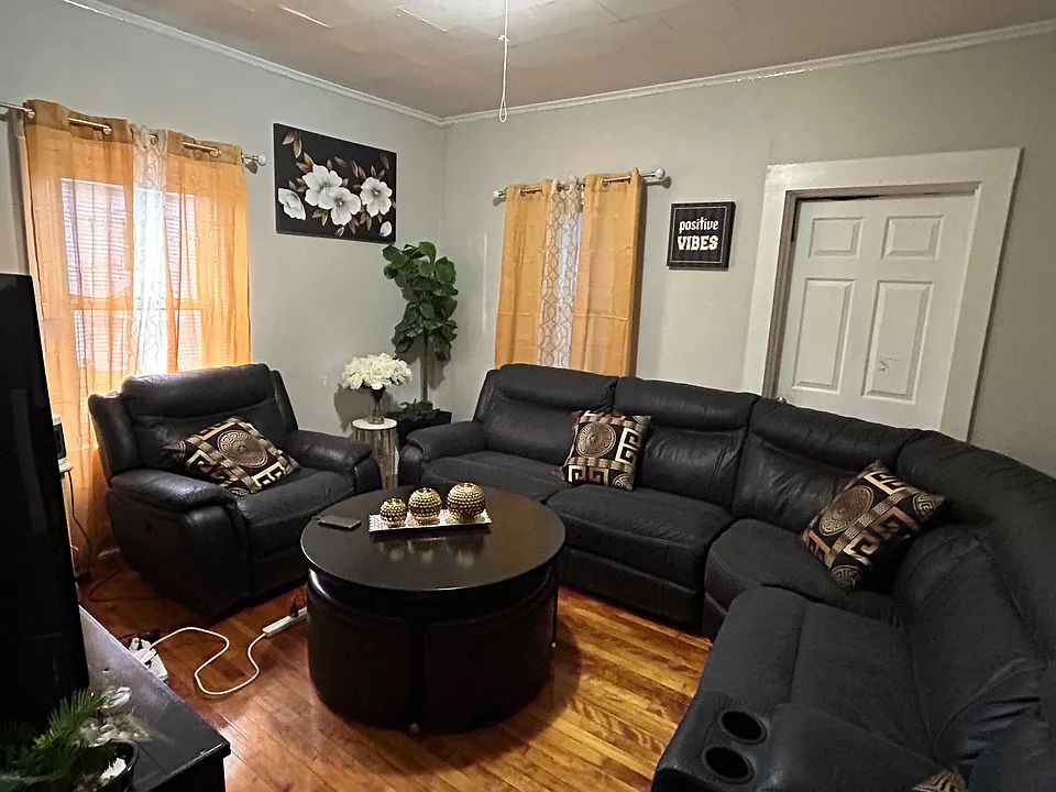 7 Bluff St #2