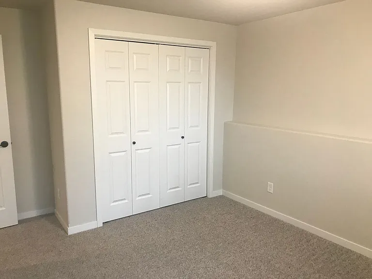 920 Albert Dr W — Photo 3