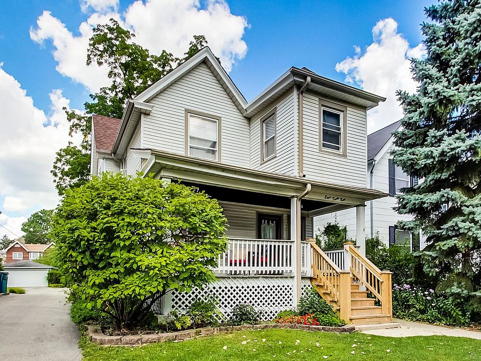 1st image of 833 Forest Ave