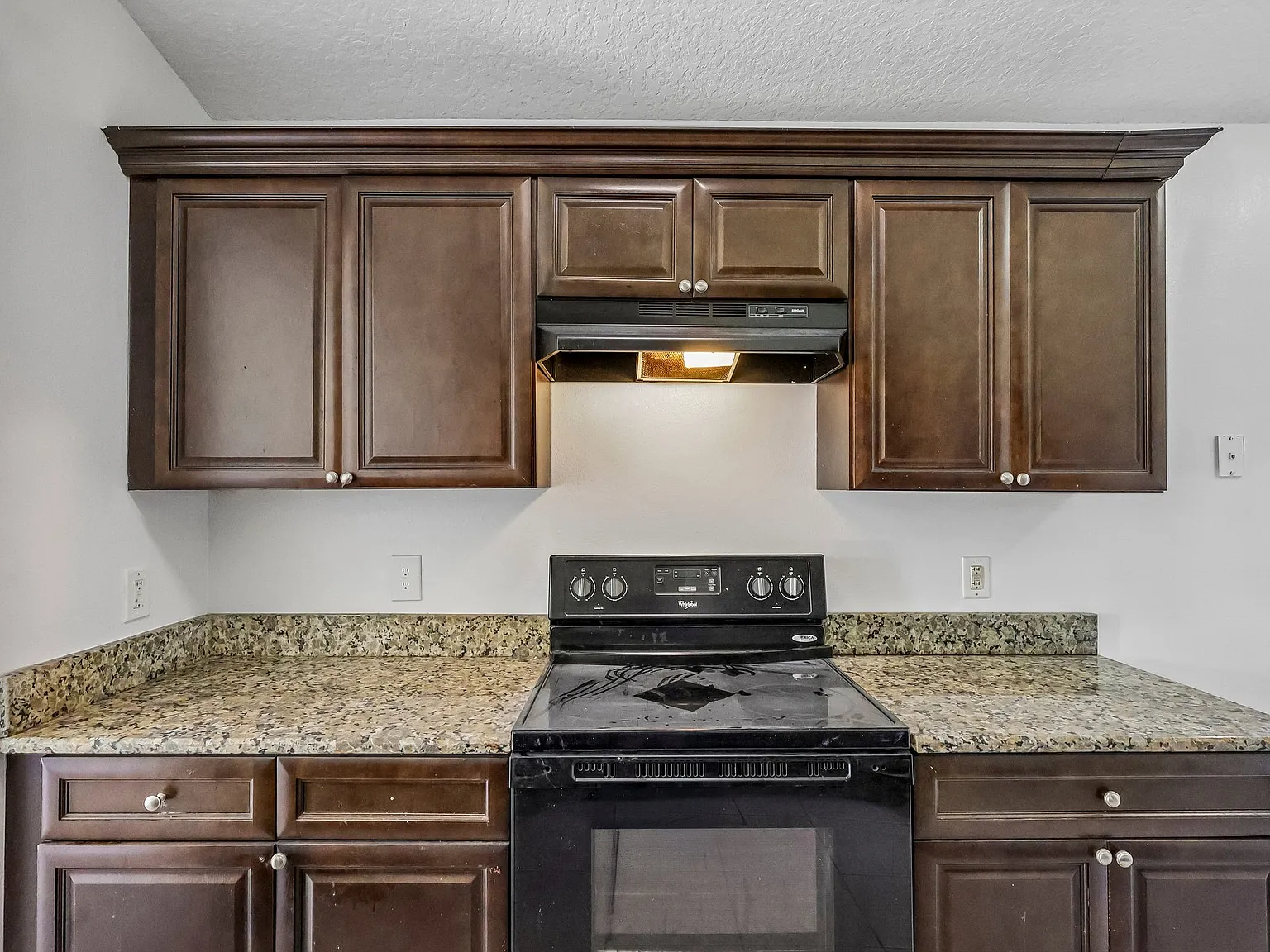 4 bed, 1874 sqft, $2,695 — Photo 2