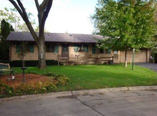 2232 Shady Oaks Ct NE, Cedar Rapids, IA 52402