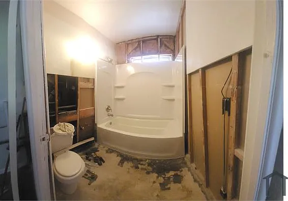 914 Leroy St — Photo 13