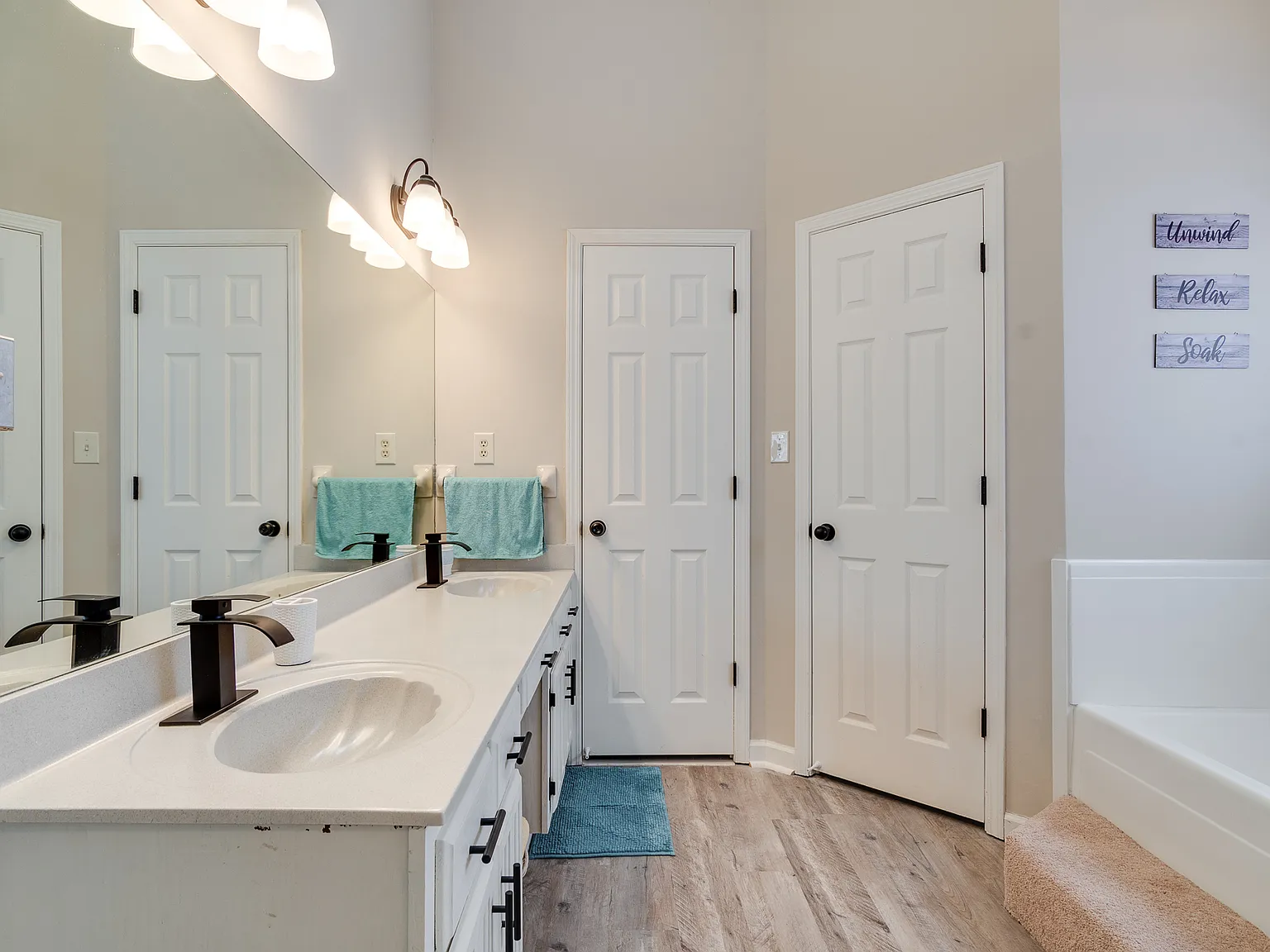 4 bed, 2275 sqft, $4,500 — Photo 4
