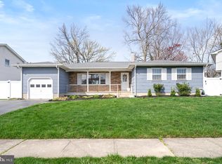 6 Berrywood Dr, Hamilton, NJ 08619