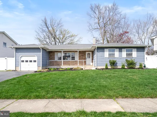 6 Berrywood Dr, Hamilton, NJ 08619