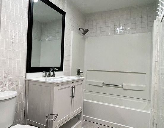 5th image of 176 E Tompkins St