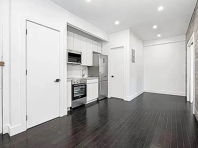 34 8th Ave #4D — Photo 1