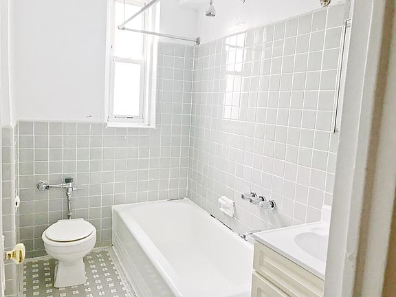 5th image of 650 Victory Blvd APT 6C