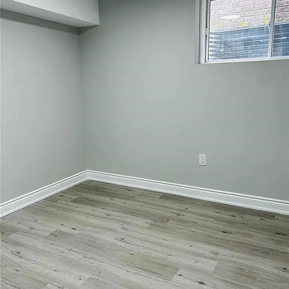 216 Woodbine Ave #BASEMENT — Photo 4