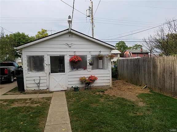 4th image of 241 Fernwood Ave