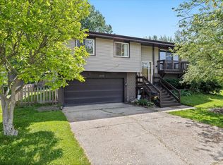 1313 Appletree Ln, Aurora, IL