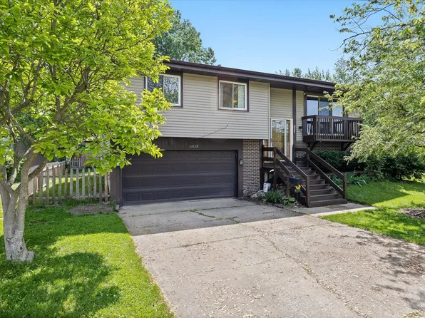 1313 Appletree Ln, Aurora, IL 60506