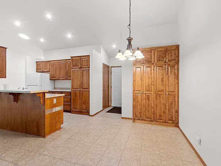945 Harwood Ave — Photo 8