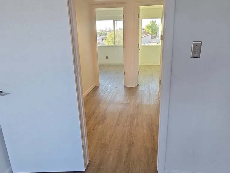 4834 W Rose Ln — Photo 6
