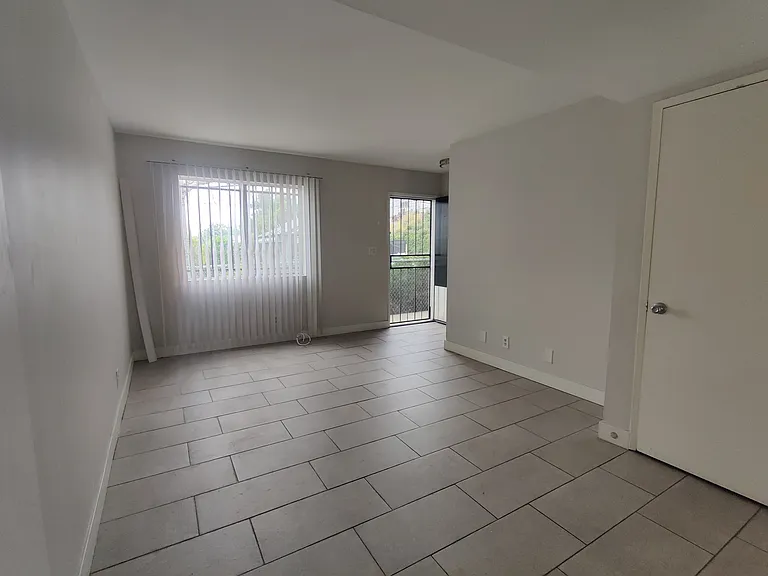 3338 E 6th St — Photo 5
