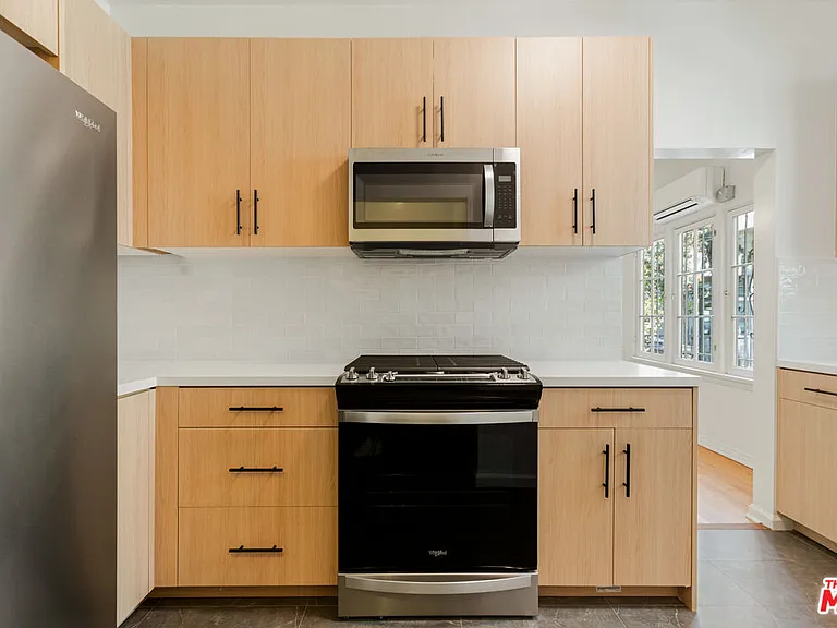 726 S Dunsmuir Ave — Photo 25