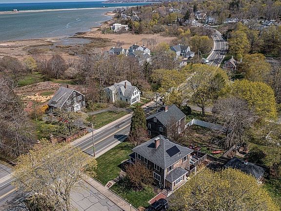 3rd image of 163 Sandwich St