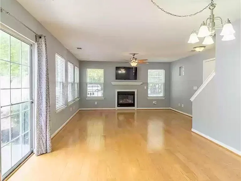 170 Windcroft Ct NW — Photo 7