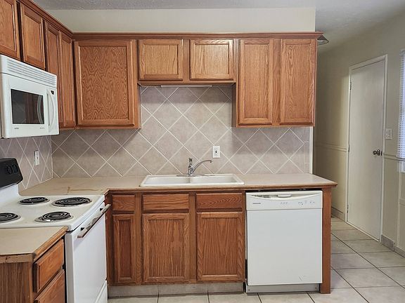 4th image of 6 Lynnwood Dr