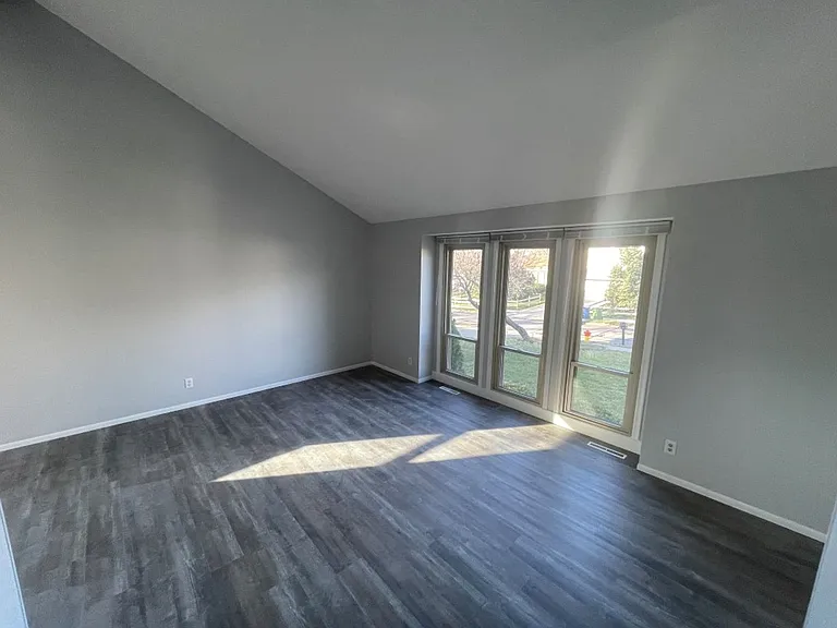 11803 S 27th St — Photo 9