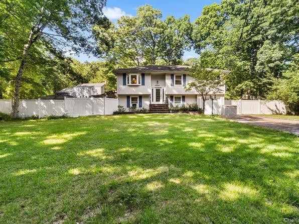 16 Obermueller Drive, Melville, NY 11747