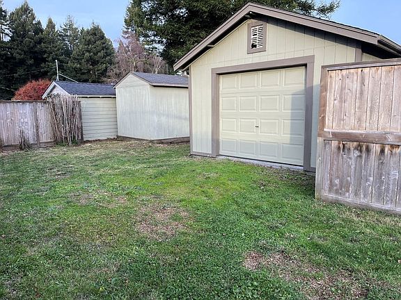 3rd image of 2151 Fern Ave