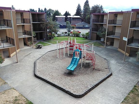 3rd image of 258 S 156th St #309252e28